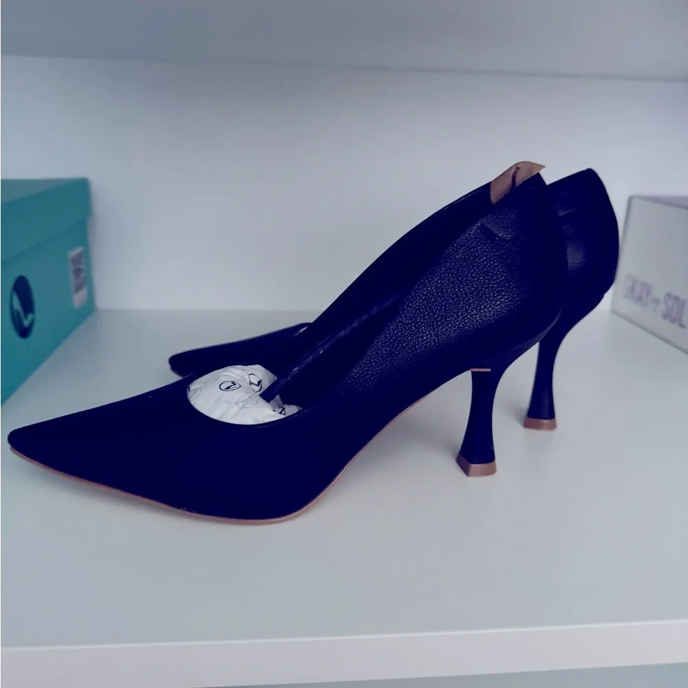 New Black leather pointed toe heels pumps size 6 preppy party wedding comfort